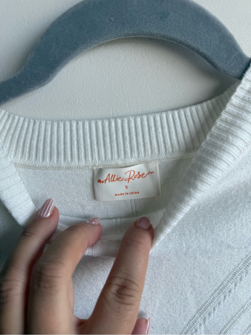 Women's White Chevron-Detail Crewneck Sweater - Picture 2 of 3